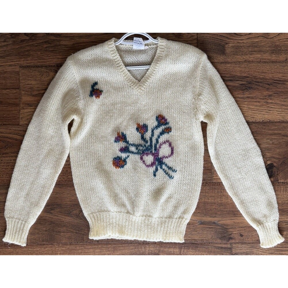Vintage Queen’s Way Floral Embroidered Sweater V Neck Ivory Acrylic Korea M